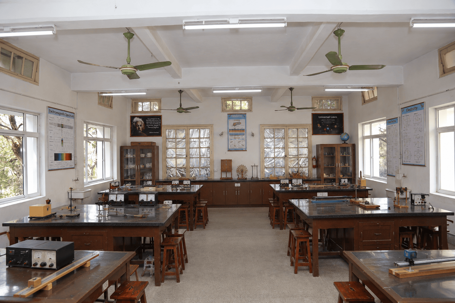 Physics laboratory at APS